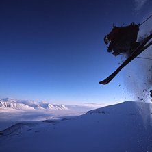 Svalbard bjuder p&aring; otrolig natur att &aring;ka skidor . Foto: Fredrik Schenholm. &Aring;kare: Tomas Bergemalm.