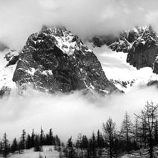 Lynnigt med v&auml;der med lilla Monte Bianco i bakgru. Foto: Peter Karlsson. &Aring;kare: Peter Karlsson.