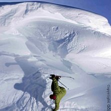 Handplant p&aring; Skutan under P&aring;sklovet.. Foto: G&ouml;ran Assner. &Aring;kare: Elov Olsson.
