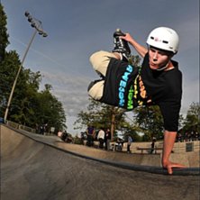handplant 3 i spinen. Foto: Erik Carls&eacute;n. &Aring;kare: Oskar Pedersen.