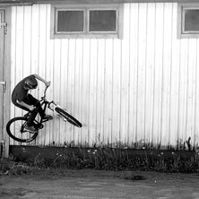 wallride. Foto: Markus Larsson. &Aring;kare: Simon Persson (jag).