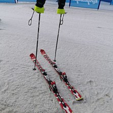 J&auml;vligt coola skidor.