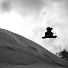 Emil dundrar ut f&ouml;r en rolig sn&ouml;formation.. Foto: Per Nyberg. &Aring;kare: Emil &amp;quot;Rydellen&amp;quot; Rydell.