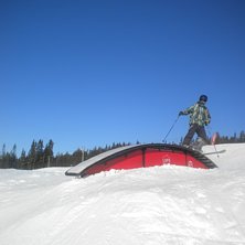 &Aring;kare: Daniel Hjellum.