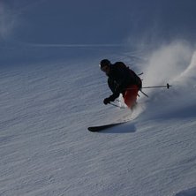 I en dal som ligger tv&auml;rs &ouml;ver fjorden fr&aring;n lyg. Foto: Christer  T Harnesk. &Aring;kare: Andreas Dybdesland.