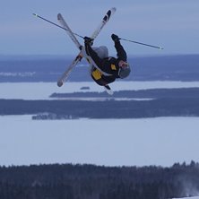 Backflipp &ouml;ver Siljan. Foto: Lars Bengtsson. &Aring;kare: Pontus Bengtsson.
