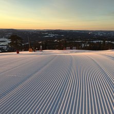 Det sn&oslash;r!
Vi holder &aring;pent fra 9.30 til kl 16.30 .