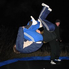 En natt i nordmailng p&aring; studsmattan. Tv&aring; volter . Foto: Fredrik. &Aring;kare: Nils och David.
