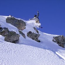 Andreas droppar en liten klippa, blev r&ouml;tt shysst. Foto: alexander engvall. &Aring;kare: andreas jansson.