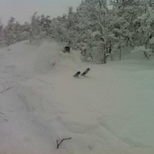 Gustav kollar om sn&ouml;n &auml;r OK. Foto: pappa. &Aring;kare: Gustav f&auml;lt.