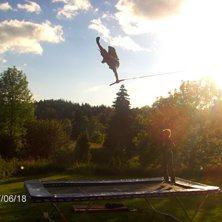 vi g&ouml;r jump session hemma . Foto: jeremia hoppe. &Aring;kare: mattias  hoppe.