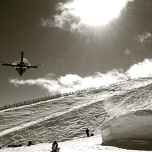SW 720 Mute i de &ouml;vre hoppet i snowpark. Foto: Adam Falk. &Aring;kare: Oscar Harlaut.