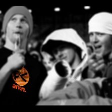 Just l&auml;rt mig Photoshop typ s&aring; va tycks? Den var. Foto: Vet ej. &Aring;kare: Tj, Simon &amp;amp; Olenick.