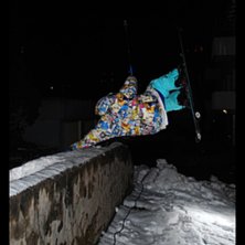 Byggde en kick mot en mur och st&auml;llde ett elkraft. Foto: Jon Akselsson. &Aring;kare: Eric!!!!!.