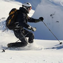 Erik setter nok en perfekt telemarksving.. Foto: Odd Roar Salamonsen. &Aring;kare: Erik Monrad Hansen.