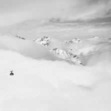 Fr&aring;n ovan molnen p&aring; Valluga top. Valluga Bahn I . Foto: Hanna S&ouml;derquist.