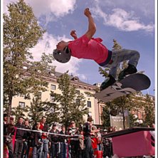 skulle g&ouml;ra en fs boardslide men s&aring; va de ett fe. Foto: Fredrik Bergqvist. &Aring;kare: Martin Agerstig.