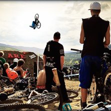 Linus Sj&ouml;holm s&auml;tter en frontflip i sitt seger&aring;. Foto: Thomas Lundman. &Aring;kare: Linus Sj&ouml;holm.