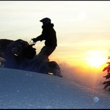 Fint ljus sista skoterdagen p&aring; &aring;ret ;). Foto: Simon Pont&eacute;r. &Aring;kare: Alexander &Ouml;hman.