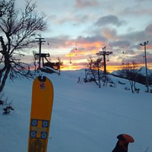 &Aring;pning i Holtardalen til Helgen
Me ny sn&oslash; og uts.