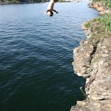 hoppar lite klippor utanf&ouml;r Huk i oslo. Foto: Johan S&ouml;derlund. &Aring;kare: Reine Barkered.