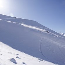 H&auml;ngde p&aring; Peak-teamet n&auml;r dom fotade i zurs. Sp. Foto: Christian Reitan. &Aring;kare: Leo Alsved.