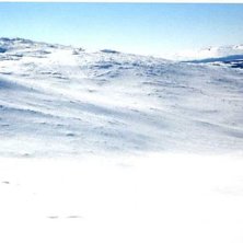 Johan&amp;#039;s hiking for better spots. Foto: Katrin Wikstr&ouml;m. &Aring;kare: Johan Baeckgaard M&aring;nsson.