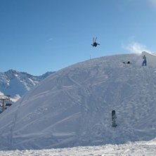 &Aring;kare: Peter Wallin.