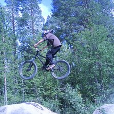 jag ogge vi var och br&auml;nde lite p&aring; dirten. Foto: oskar johansson. &Aring;kare: mikael l&ouml;fgren.