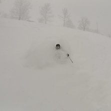 Hopp &ouml;ver stenar, staket och den djupaste sn&ouml;n p. Foto: Molina cederholm. &Aring;kare: Johan persson.