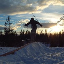Rail utan f&ouml;r huset i &aring;re. Foto: Anders. &Aring;kare: Ted.