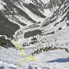 &Aring;ket g&aring;r hela v&auml;gen ned till Mutterberg Alm i b. Foto: Powder Department Stubaier Gletscher.