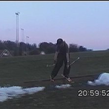 k&ouml;rde sn&ouml; fr&aring;n ishallen &aring; k&ouml;rde lite rail. Foto: Olof Molin. &Aring;kare: Niklas Jansson.