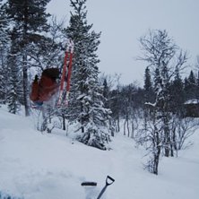 B-flip p&aring; hemma-hopp.. Foto: Algot. &Aring;kare: Jonas Zeidlitz.