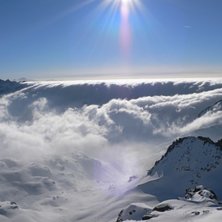 Vy fr&aring;n toppen av Gemsstock mot Unteralp. Molnen . Foto: Michael Malmros.