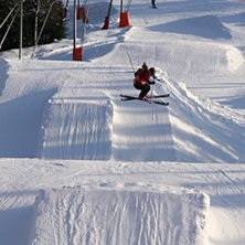 Elias st&auml;ller ned en 180 med sina l&ouml;sa h&auml;lar.. Foto: Johan S&ouml;derlund. &Aring;kare: Elias H&ouml;gberg.