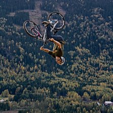 Backflipp i Hafjell, under TSG dirtjam. Foto: Kenneth Einars. &Aring;kare: Linus Sj&ouml;holm.