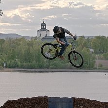 Alexander g&ouml;r en 360 i nya barklandningen i Alfta. Foto: Kenneth Einars. &Aring;kare: Alexander B&auml;ckvall.