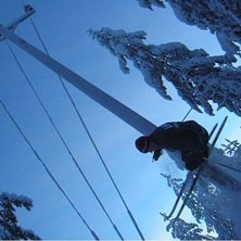 G&ouml;r n&aring;tt stall p&aring; en en elstolpe med l&auml;ngdskid. Foto: &acute;Jonas Granstedt. &Aring;kare: Jim &Aring;hl.