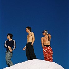 Byggde ett gigantisk kicker i Le Tour och softade . Foto: Carl-Johan. &Aring;kare: Ola, Fredde och David (i den ordningen).