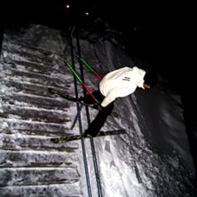 erik shreedar p&aring; ett r&auml;cke. Foto: ?. &Aring;kare: Erik Skott Dahlgren.