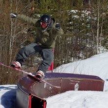 Boardslide p&aring; C-boxen. Foto: kommer inteih&aring;g. &Aring;kare: Andreas H&ouml;jvall.