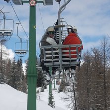 M&aring;nga sm&aring; tr&aring;nga liftar i Madonna omr&aring;det.. Foto: Mats Erlingfors. &Aring;kare: Daniel Erlingfors och Andreas Cardesj&ouml;.