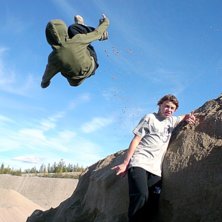 hoppar &ouml;ver niklas ;). Foto: Joel Nordlund. &Aring;kare: Jon Hoof.