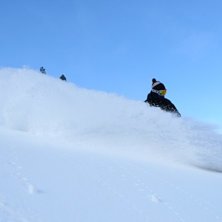 Fin linje med masse pudder. Flott skoledag p&aring; Fre. Foto: Kurt Are Lona. &Aring;kare: Ole Kj&aelig;rnli.