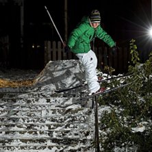 Erik k&ouml;r handrailen vid gamla Prolympia vid Fr&ouml;s. Foto: Niklas Sundin. &Aring;kare: Erik Signarsson.