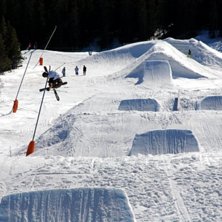 s&aring; otroligt sk&ouml;n dag i br&auml;ckeparken. bl&aring; himme. Foto: Anton Villberg. &Aring;kare: Oscar Wester.