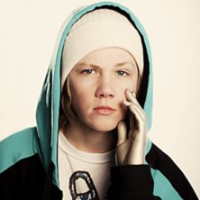 var i studion och hittade lite dock armar och tog . Foto: magnus peterson. &Aring;kare: gustaf peterson.