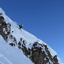 Droppar in i lila... &amp;quot;banderollen&amp;quo. Foto: Simon Johansson. &Aring;kare: Jonas Bolling.