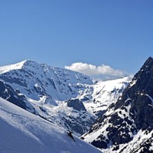 Erico l&auml;gger en stilfull telesv&auml;ng p&aring; kanten i . Foto: Fredrik Ludvigsson. &Aring;kare: Erik Palmb&auml;ck.